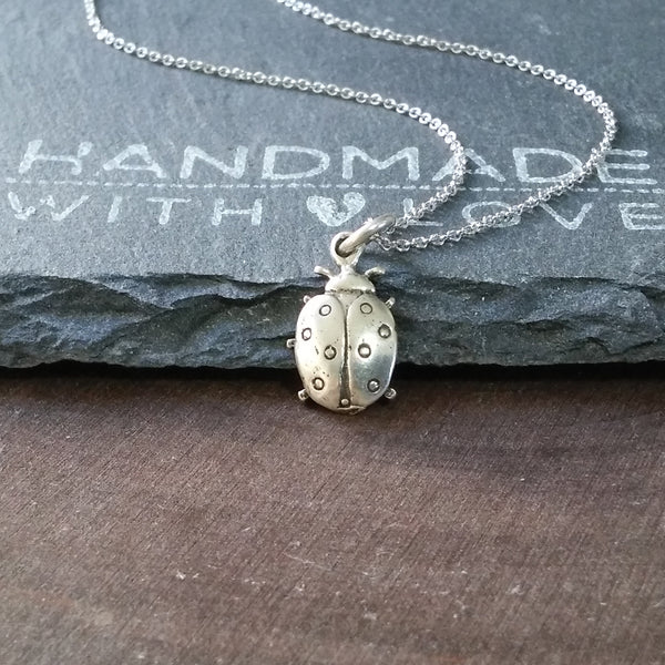 ネックレス・ペンダント LOEWE Dangling Ladybug Necklace Tesoro Italian 14kt Ladybug Necklace 360048-NY - Lowe's Jewelers