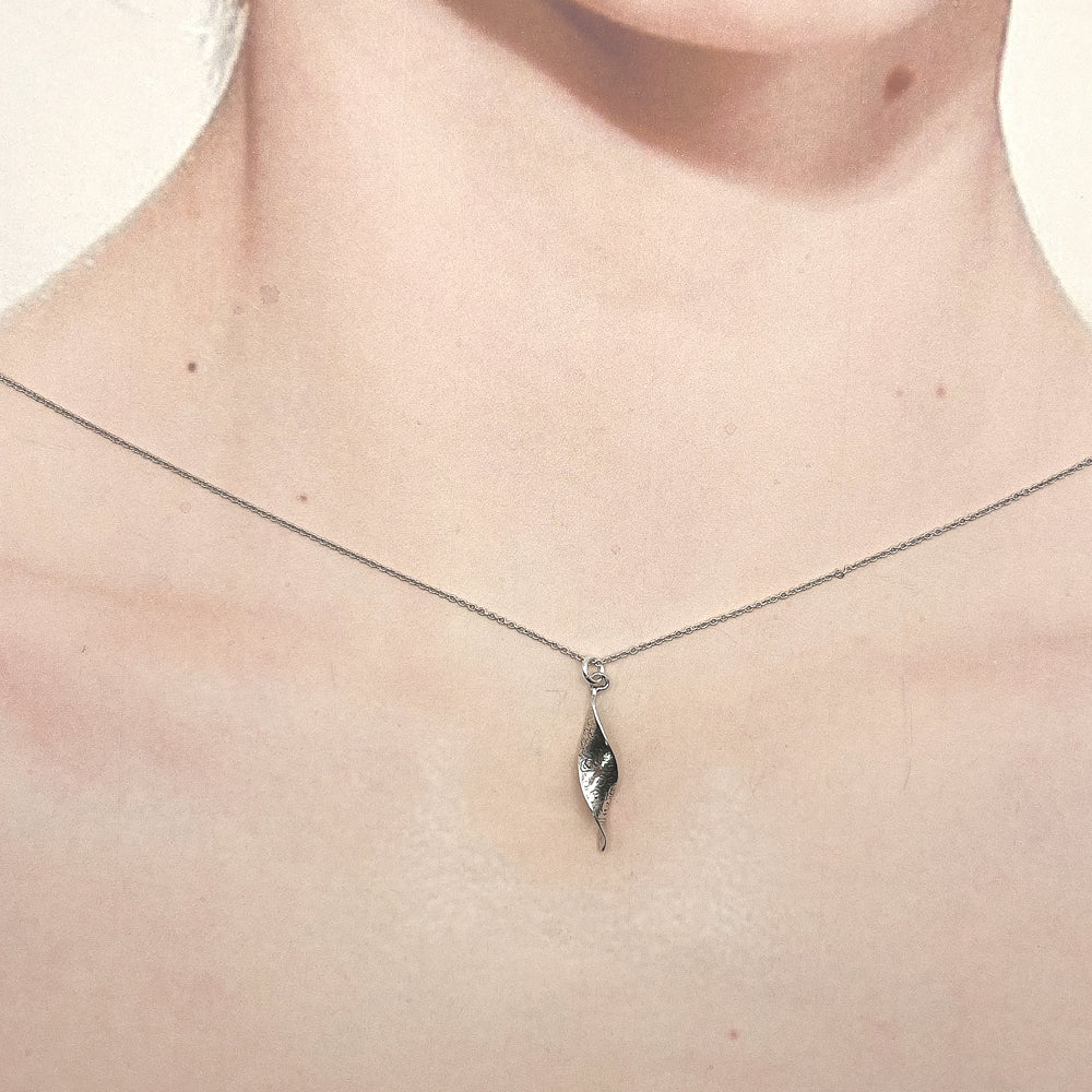 Curly Twist Necklace-E41