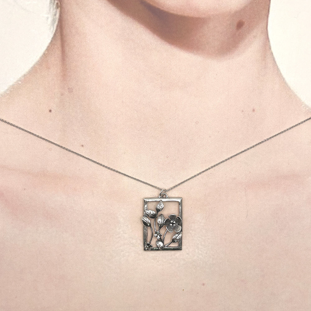 Framed Flower Necklace-PG54