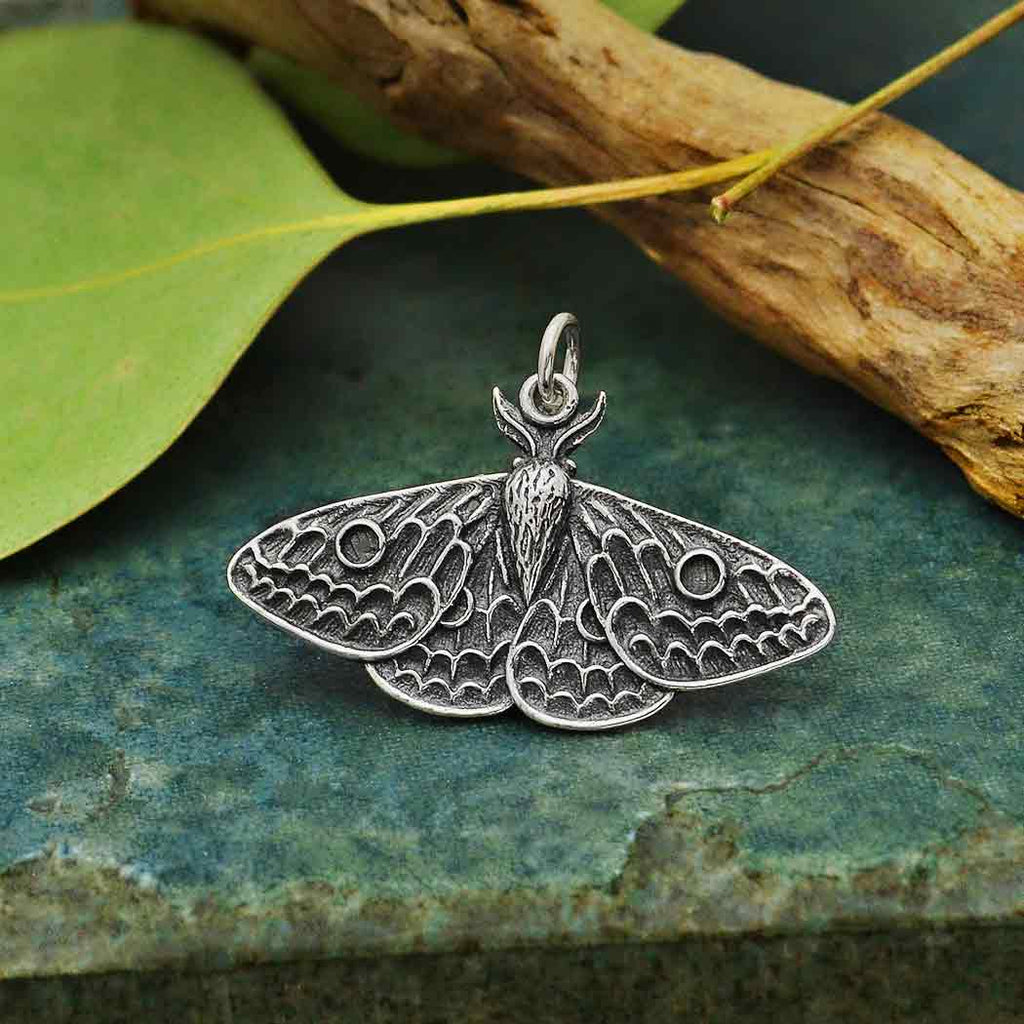 moth charm-7082